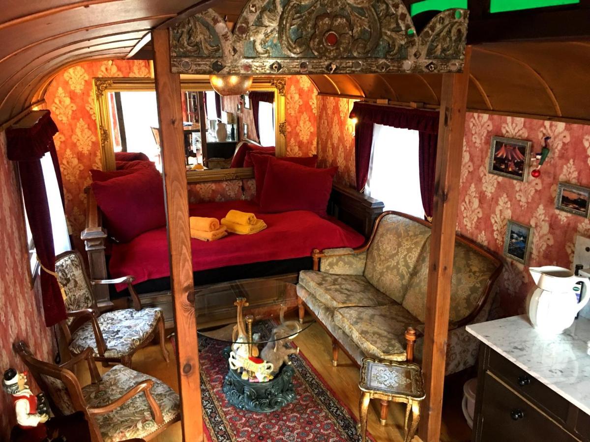 Historischer Zirkuswagen Mit Terrasse Und Blick Ins Gruene Witzenhausen Εξωτερικό φωτογραφία